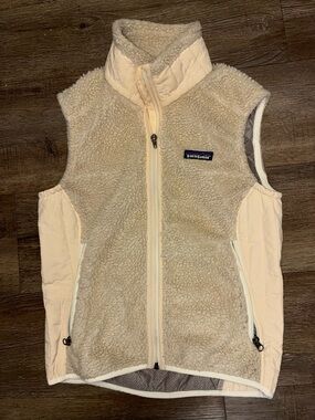 Patagonia Women's Cream Peach Sherpa Fleece Vest - Cream Ok Used Condition